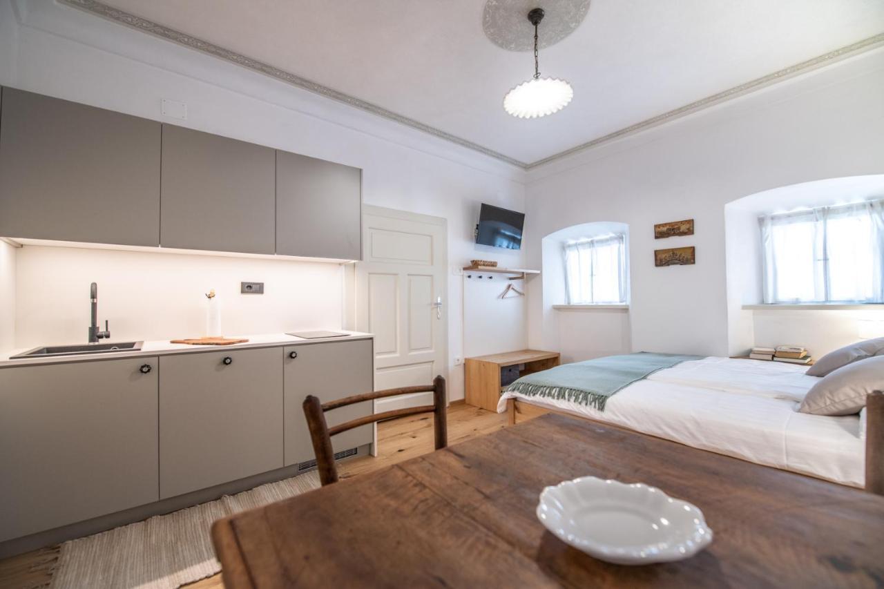 Meznarija Radovljica Apartamento Exterior foto