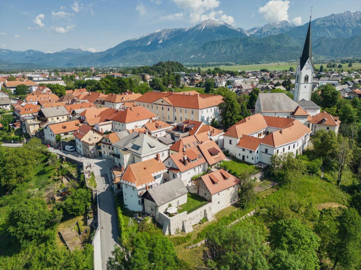 Meznarija Radovljica Apartamento Exterior foto